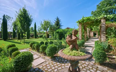 Ein Garten an der Unterkunft ÜbermAlztal Sonnenblick