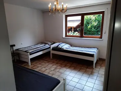 Ein Bett oder Betten in einem Zimmer der Unterkunft XXL apartment, 10 beds, 4 sleep-rooms, 140qm, 2 WC, 2 shower &&