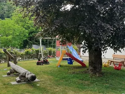 Ein Kinderspielbereich in der Unterkunft Chiemgau-Comfort B2 Ferienwohnanlage Oberaudorf mit Indoor Pool und Sauna