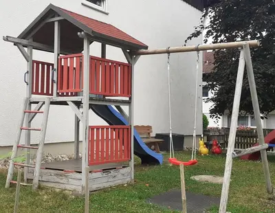 Ein Kinderspielbereich in der Unterkunft Chiemgau Comfort E2 Ferienwohnanlage Oberaudorf mit Hallenbad und Sauna