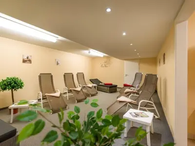 Ein Sitzbereich in der Unterkunft Chiemgau Comfort A4 Ferienwohnanlage Oberaudorf mit Hallenbad und Sauna