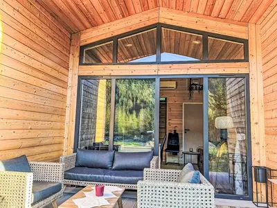 Ein Sitzbereich in der Unterkunft Holiday Home Tiny Haus Glockenalm-Haus zum Glück by Interhome