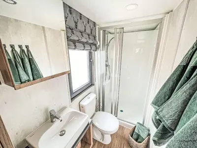 Ein Badezimmer in der Unterkunft Holiday Home Tiny Haus Glockenalm- Haus MaRe by Interhome