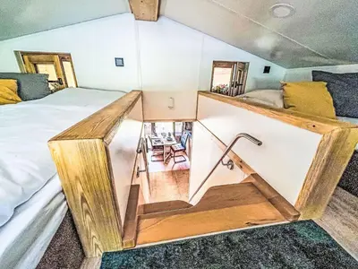 Ein Bett oder Betten in einem Zimmer der Unterkunft Holiday Home Tiny Haus Glockenalm-Wendelsteinblick by Interhome
