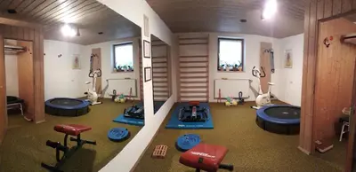 Das Fitnesscenter und/oder die Fitnesseinrichtungen in der Unterkunft Gästehaus Bergfrieden, Ferienwohnung Eva