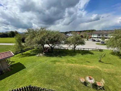 Ein Garten an der Unterkunft Pension Mariandl Appartement 3