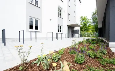 Ein Garten an der Unterkunft My Suite II - Augsburg City - Netflix