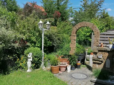 Ein Garten an der Unterkunft 2 Zimmer Apartment mit Küche und Bad