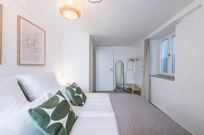Ein Bett oder Betten in einem Zimmer der Unterkunft Central Apartments Direkt am Königsplatz l Fußball-Tisch I perfekt für Familien & Freunde & Business
