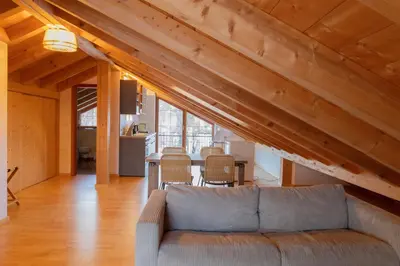 Ein Sitzbereich in der Unterkunft ღLiboria I Helle Dachgeschosswohnung in Riegsee-Hagen