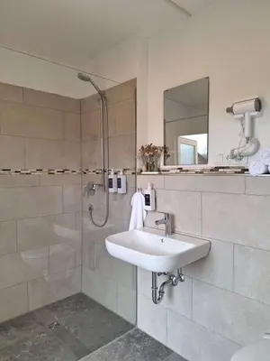 Ein Badezimmer in der Unterkunft Holzfass Entspannung pur mit schönstem Bergblick 2