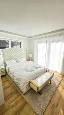 Ein Bett oder Betten in einem Zimmer der Unterkunft Beautiful new R apartment -15 min to Octoberfest