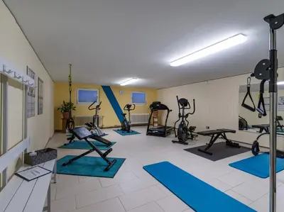 Das Fitnesscenter und/oder die Fitnesseinrichtungen in der Unterkunft Neu renovierte Ferienwohnung F3