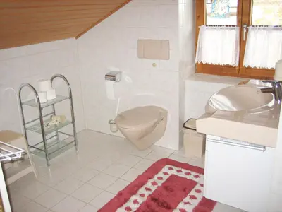 Ein Badezimmer in der Unterkunft Familienapartment in Ingenried
