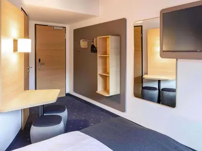 Ein Bett oder Betten in einem Zimmer der Unterkunft B&B Hotel Augsburg-Süd