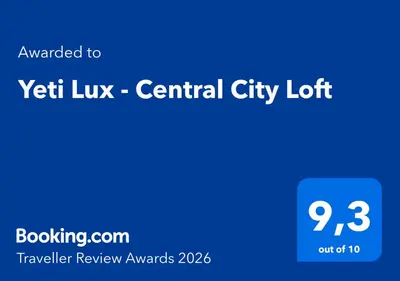 Ein Zertifikat, Auszeichnung, Logo oder anderes Dokument, das in der Unterkunft Yeti Lux - Central City Loft ausgestellt ist