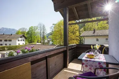 Ein allgemeiner Bergblick oder ein Berglick von der Pension aus