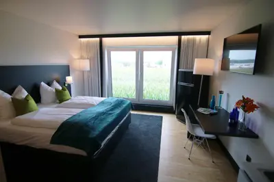Ein Bett oder Betten in einem Zimmer der Unterkunft KF Hotel by WMM Hotels