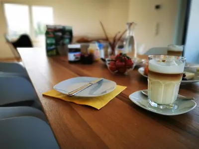 Getränke in der Unterkunft Chalethaus-Chiemsee - Luxus 268 qm Ferienhaus am Chiemsee - Neubau