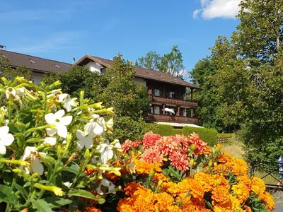 Ein Garten an der Unterkunft Haus Abendsonne Alpenglühn