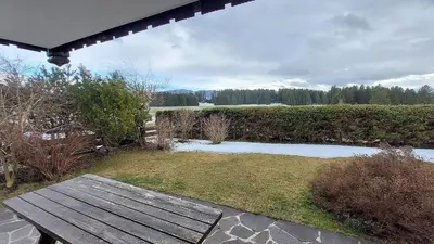 Ein Garten an der Unterkunft Ferienwohnung Nr 1, Lechbruck-Gründl, Allgäu
