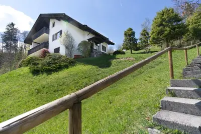 Ein Garten an der Unterkunft BergZeit - a74009