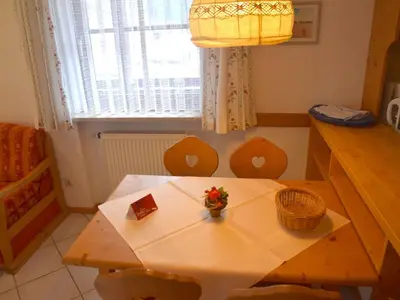 Ein Sitzbereich in der Unterkunft charmante Ferienwohnung in Bayrischzell